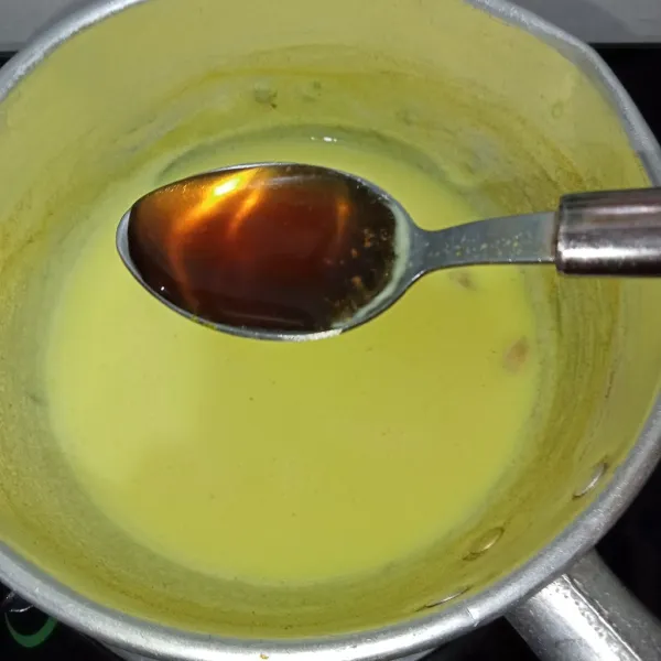 Tunggu sampai susu suhu hangat lalu masukkan madu,aduk rata, sajikan didalam gelas. Semoga bermanfaat.