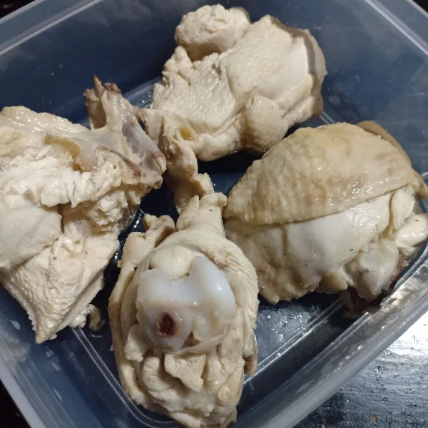 Tiriskan ayam.