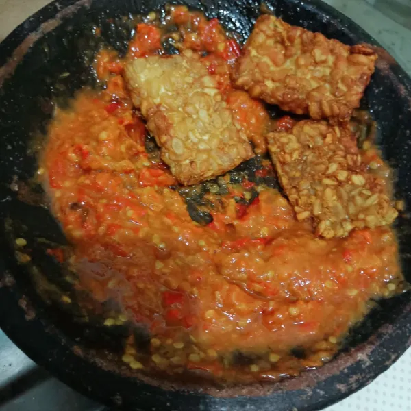 Penyet tempe diatas sambal