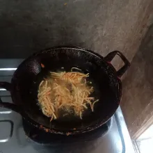 Lalu goreng di minyak panas, api sedang.