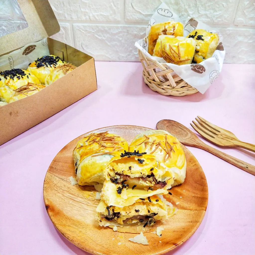 Bolen Pisang Cokelat Keju