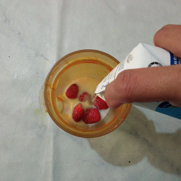Step 2 Stroberi Susu Madu Selasih