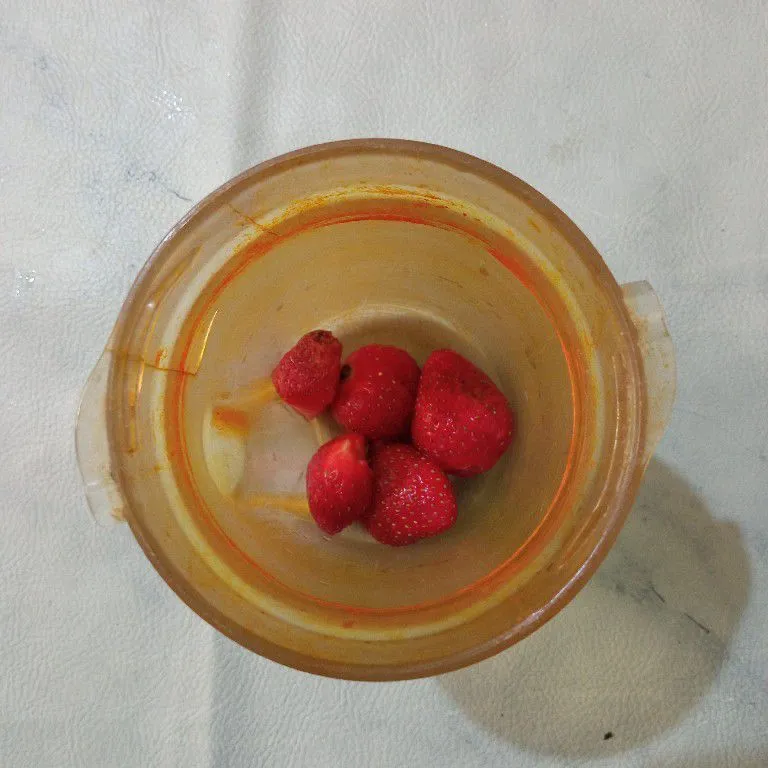 Step 1 Stroberi Susu Madu Selasih