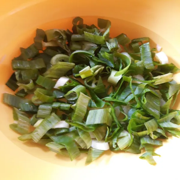 Iris daun bawang.