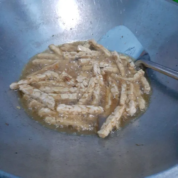 Goreng hingga kering, sisihkan.