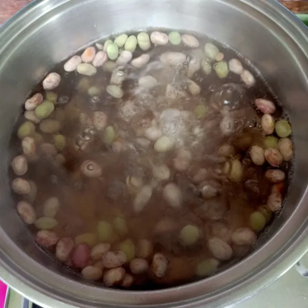 Masukkan bumbu gulai, garam, cengkeh dan kayu manis.