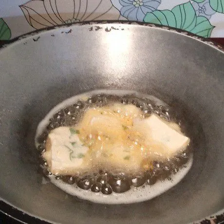 Goreng dengan api sedang.