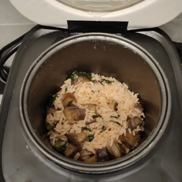 Masak hingga matang, lalu sajikan.