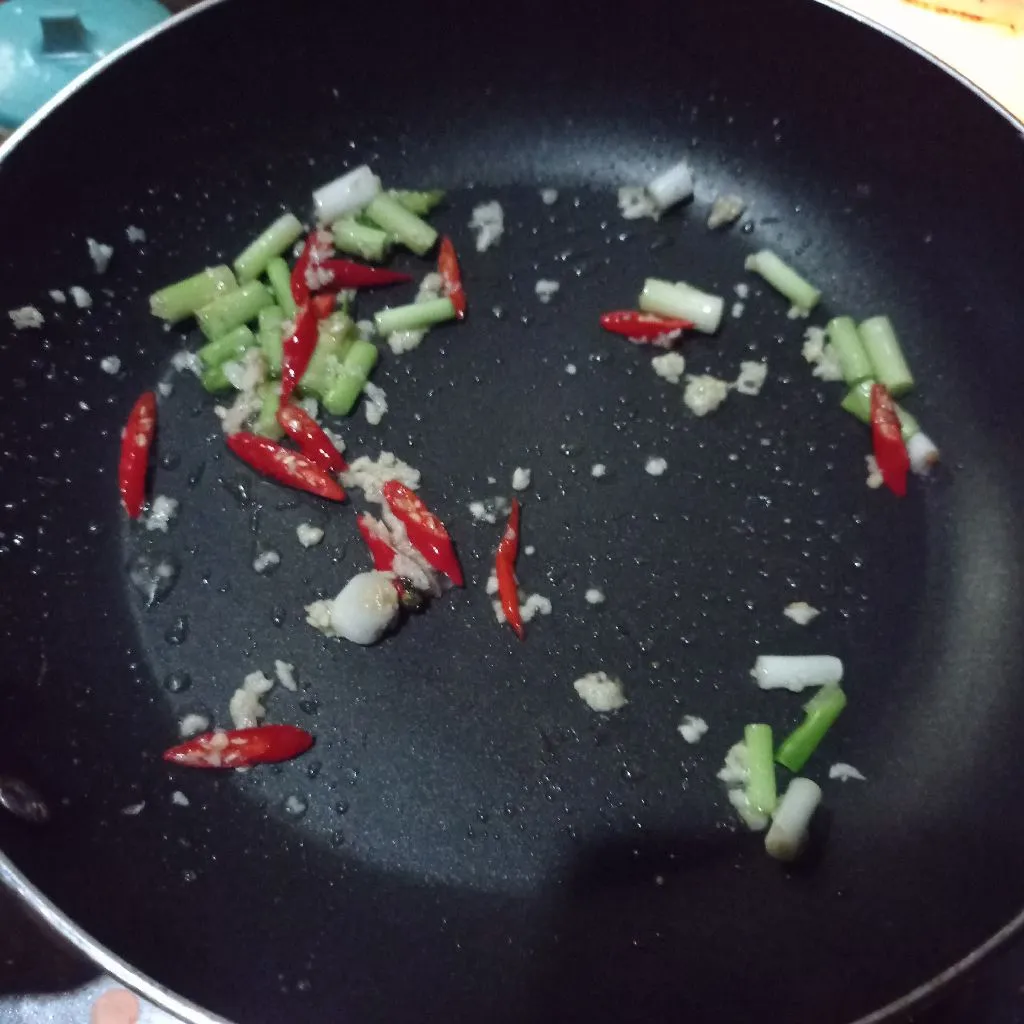 Step 2 Tumis Caisim, Taoge dan Jamur