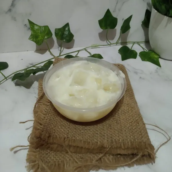 Tuang fla durian di atasnya.