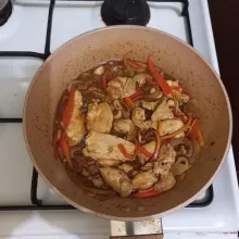 Tambahkan air, kemudian masak hingga matang dan menyerap bumbu.