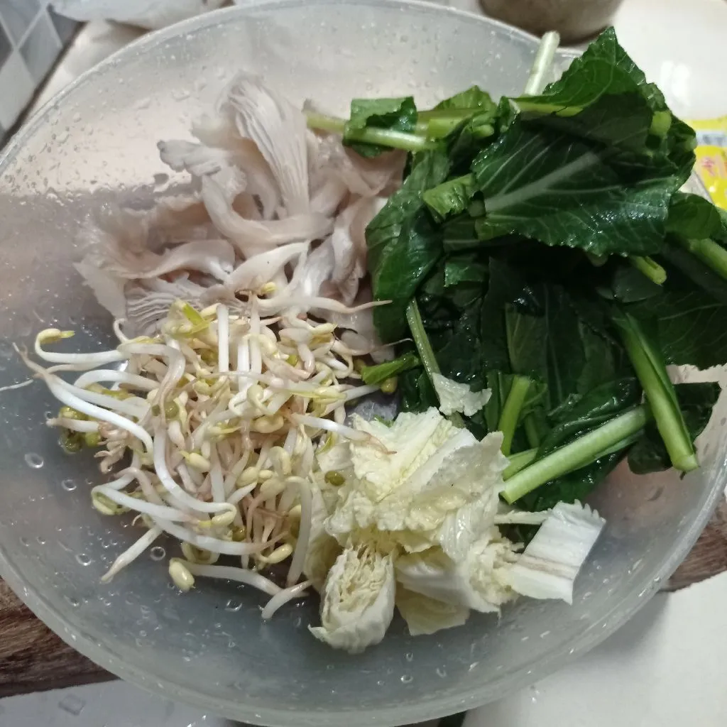 Step 1 Tumis Caisim, Taoge dan Jamur