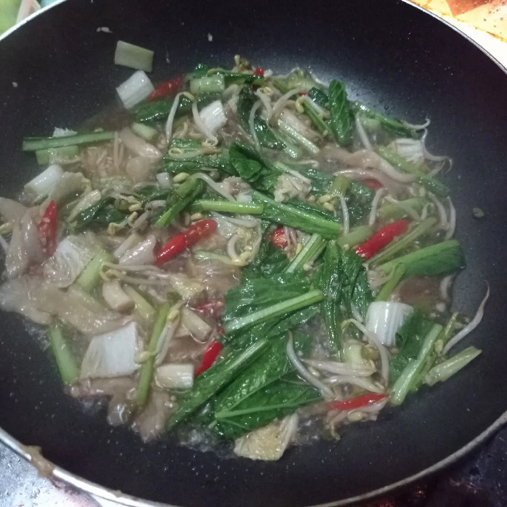Step 4 Tumis Caisim, Taoge dan Jamur