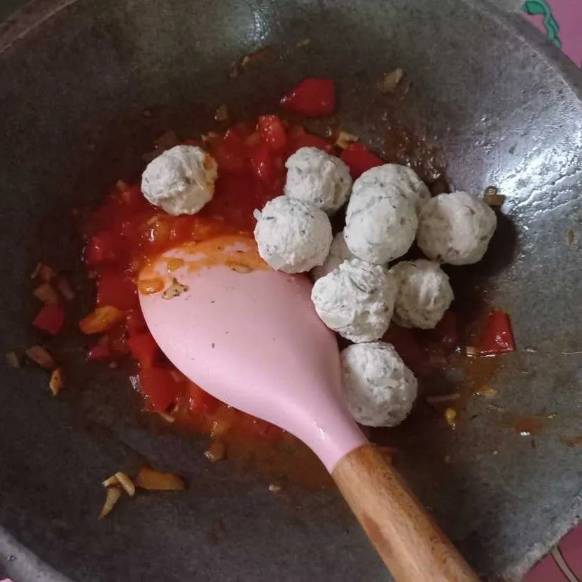 Step 4 Bola Ayam Saus Tomat