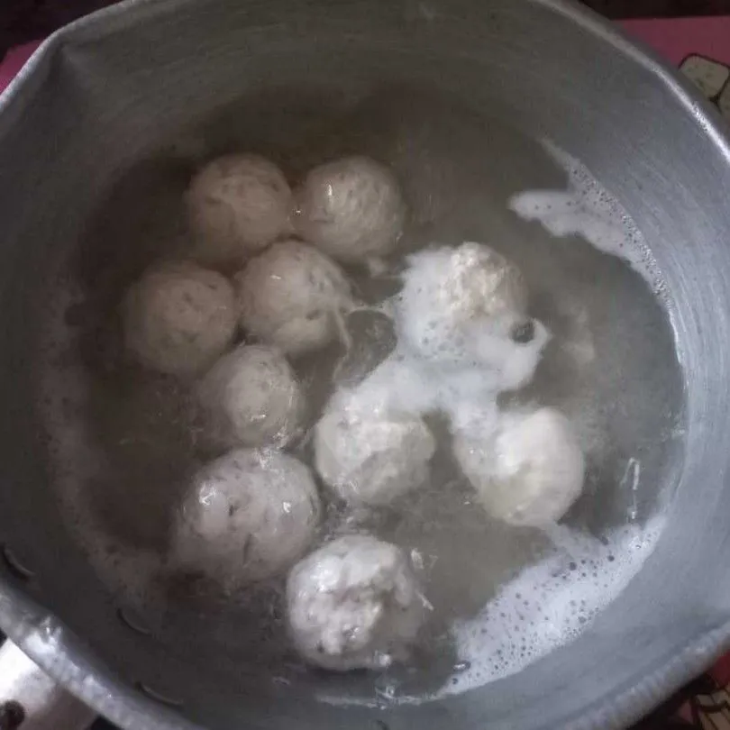 Step 2 Bola Ayam Saus Tomat