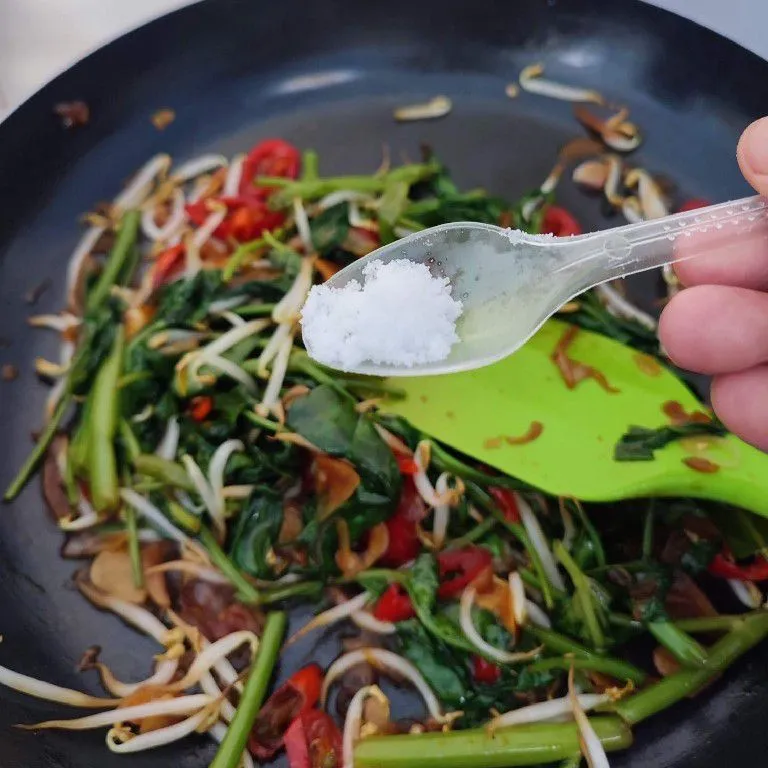Step 5 Tumis Kangkung Taoge Cumi