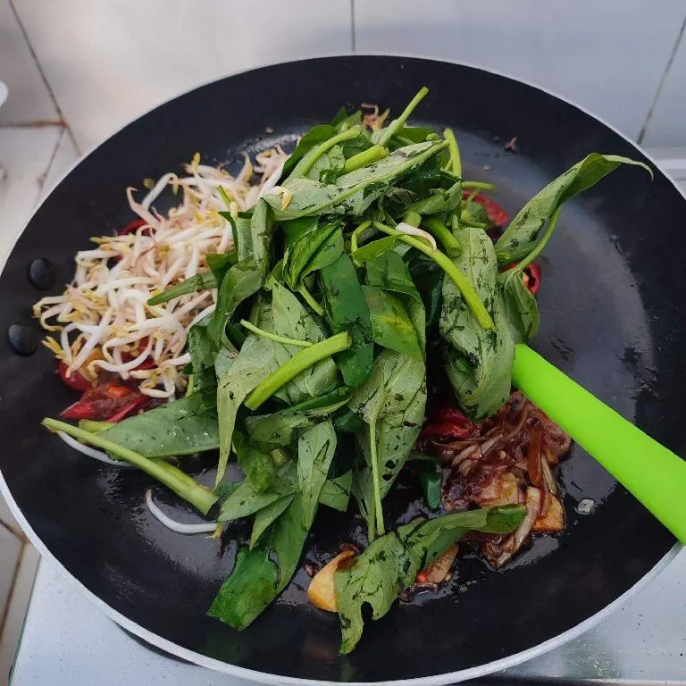 Step 4 Tumis Kangkung Taoge Cumi