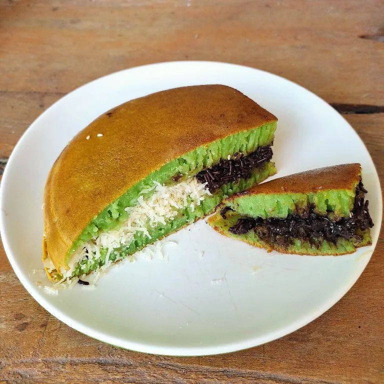 Martabak Manis Pandan Cokelat Keju