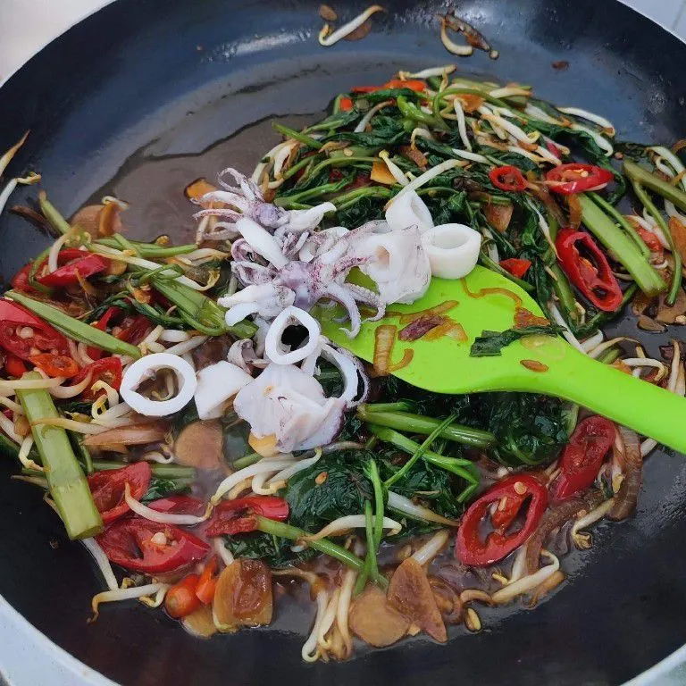 Step 6 Tumis Kangkung Taoge Cumi