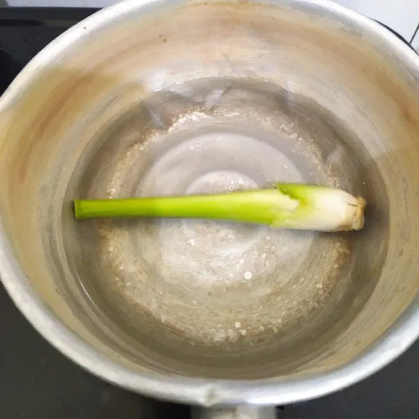 Rebus 1 batang serai dengan secukupnya air.