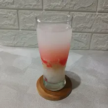 Lalu tambahkan syrup cocopandan dan air soda lemon.
Siap disajikan.