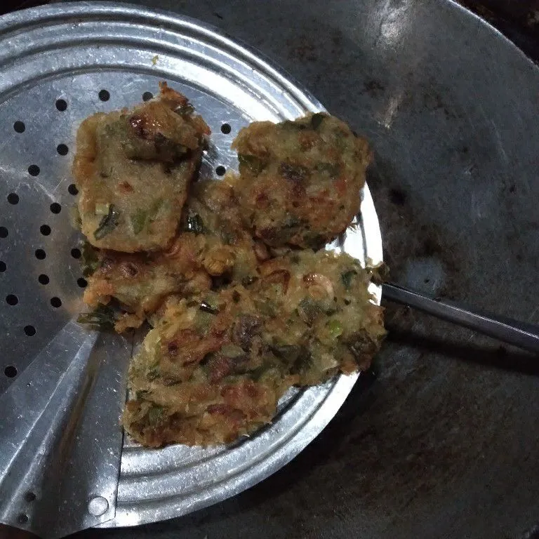 Step 7 Bakwan Bawang Prei
