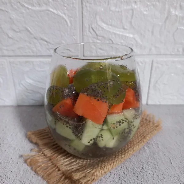Masukkan chia seed.