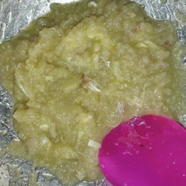 Aduk rata dan diamkan hingga adonan mengembang.