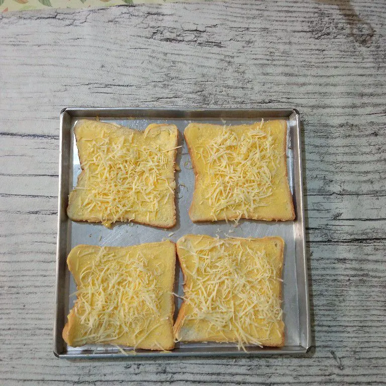 Step 4 Bagelen Roti Tawar Keju Parsley