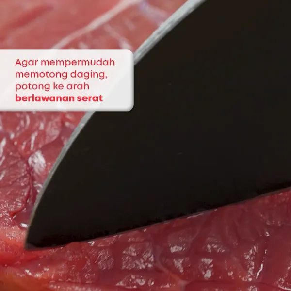 Tips memotong daging adalah potong ke arah berlawanan serat. Dengan cara ini daging akan lebih mudah empuk saat dimasak.
