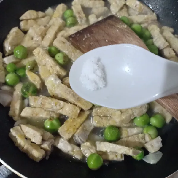 Bumbui dengan lada, gula, garam, dan kaldu bubuk.