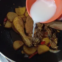 Beri larutan maizena.