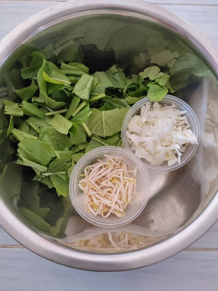 Step 1 Mie Lidi Kuah Pedas