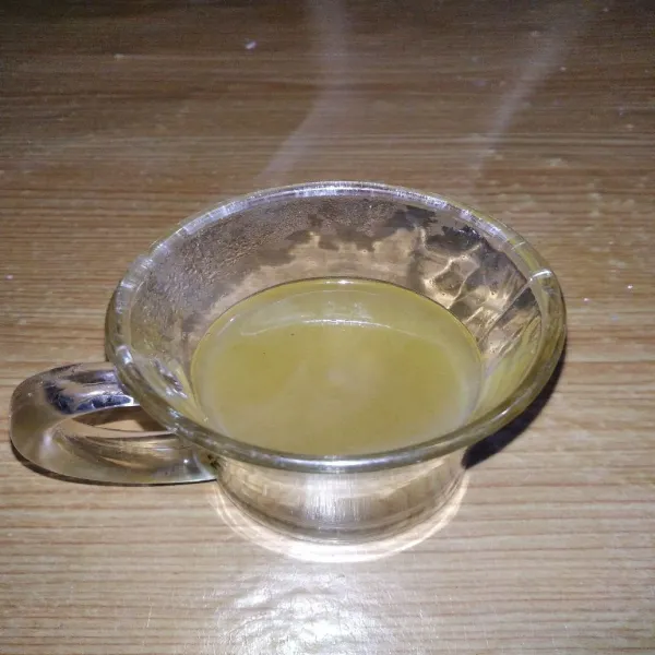 Tambahkan air panas.