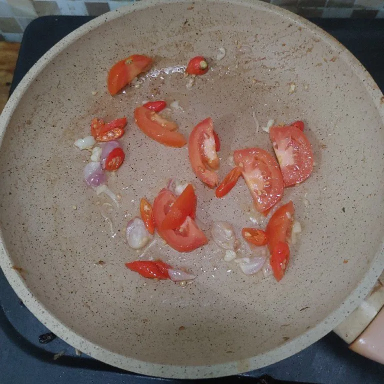 Step 2 Mie Rebus Sosis Pedas