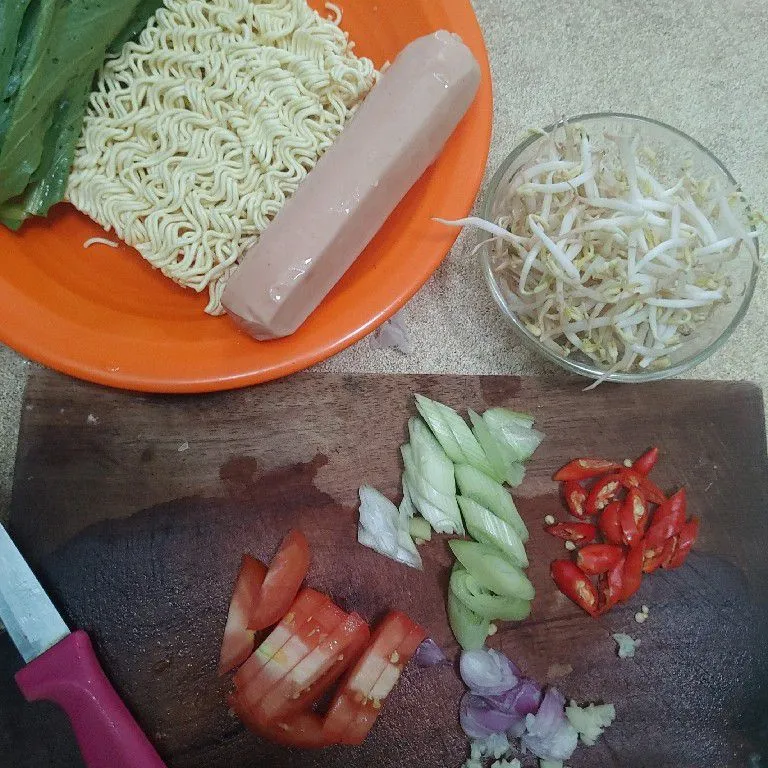 Step 1 Mie Rebus Sosis Pedas