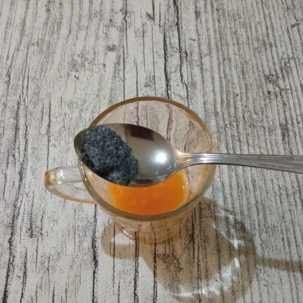 Tambahkan selasih.