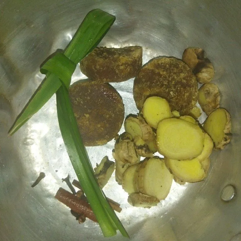 Step 2 Bandrek Dalgona Coffee