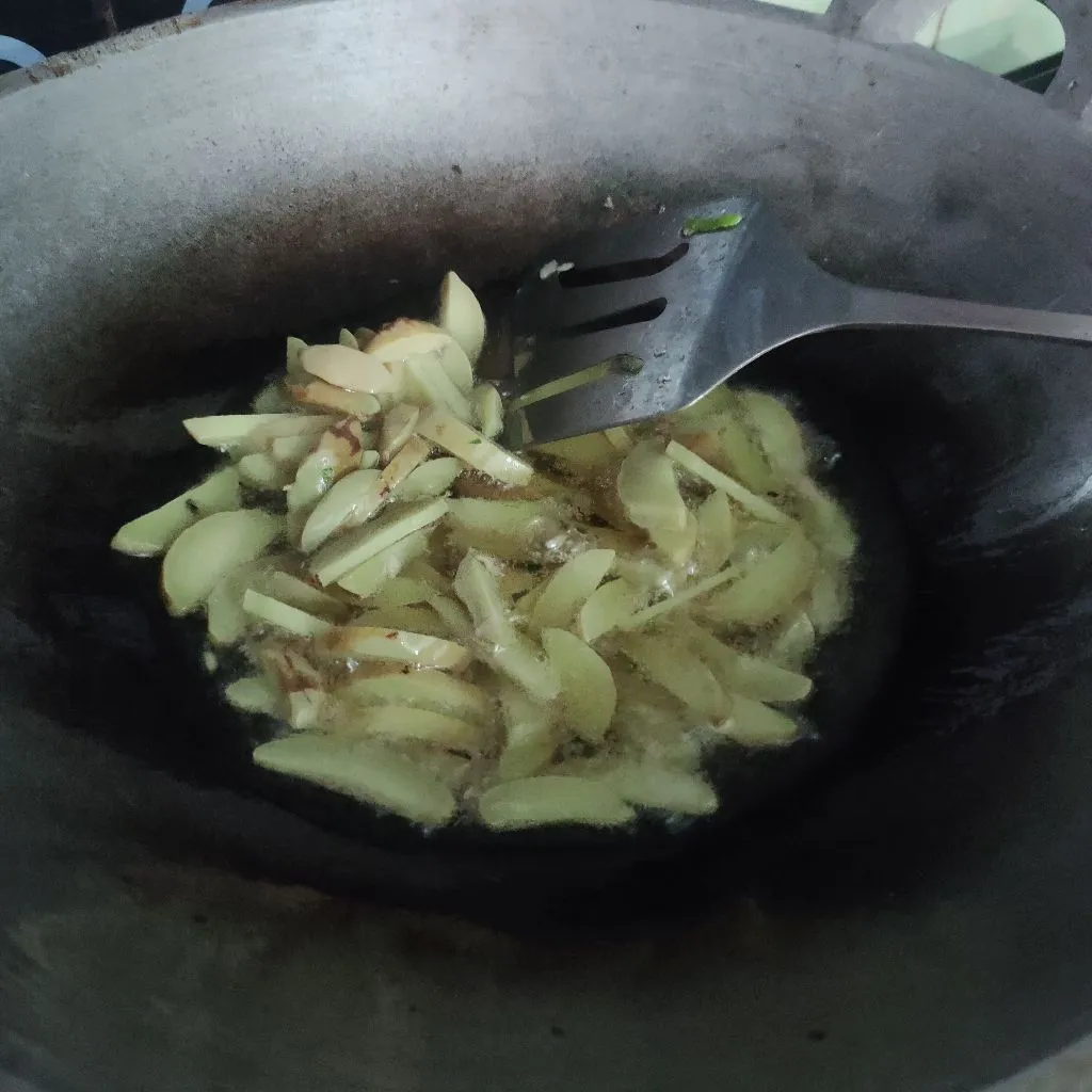 Step 2 Oseng Jengkol Daun Singkong