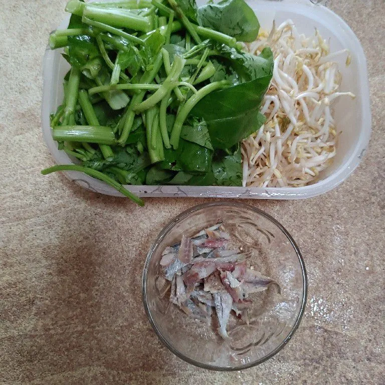 Step 1 Tumis Kangkung Toge Ikan Pindang