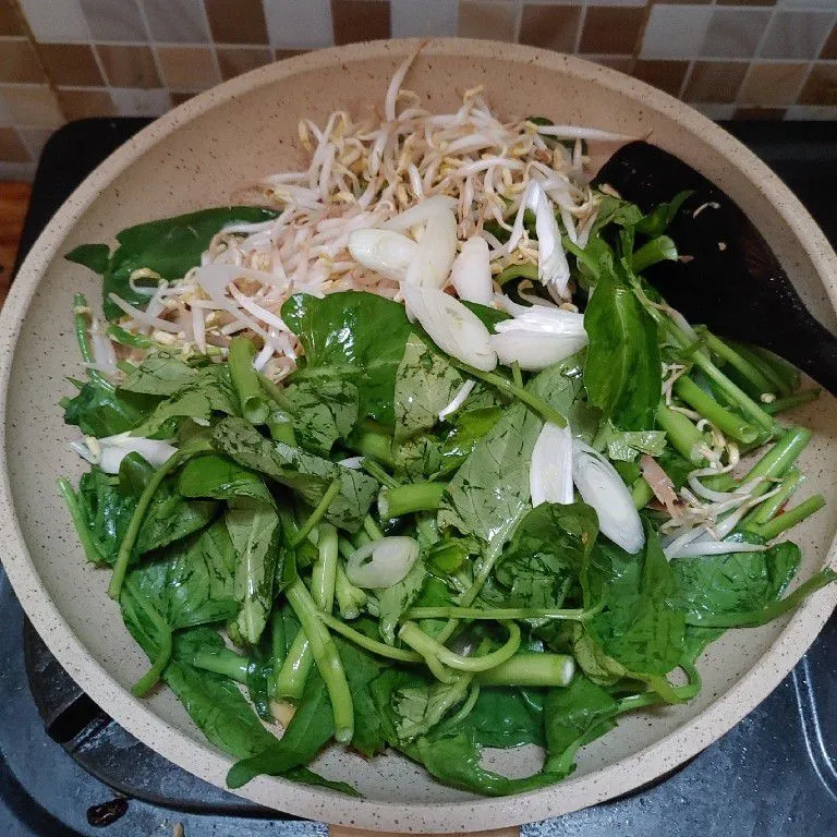 Step 4 Tumis Kangkung Toge Ikan Pindang