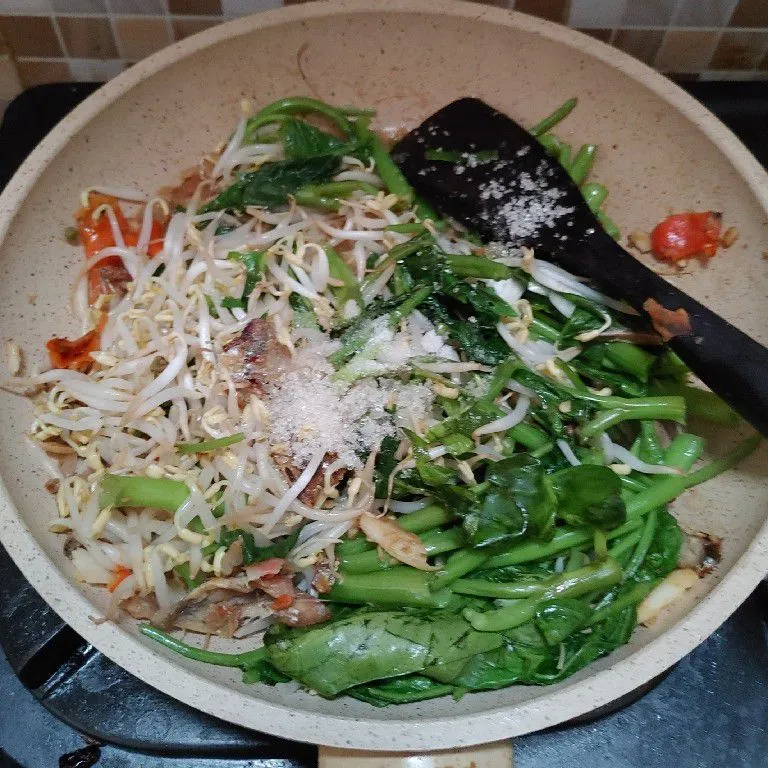 Step 5 Tumis Kangkung Toge Ikan Pindang