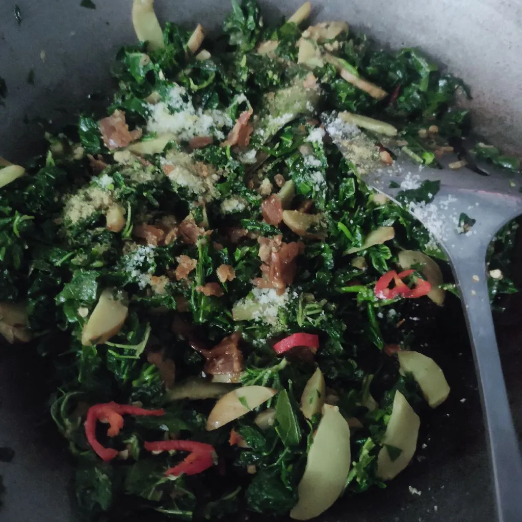Step 5 Oseng Jengkol Daun Singkong