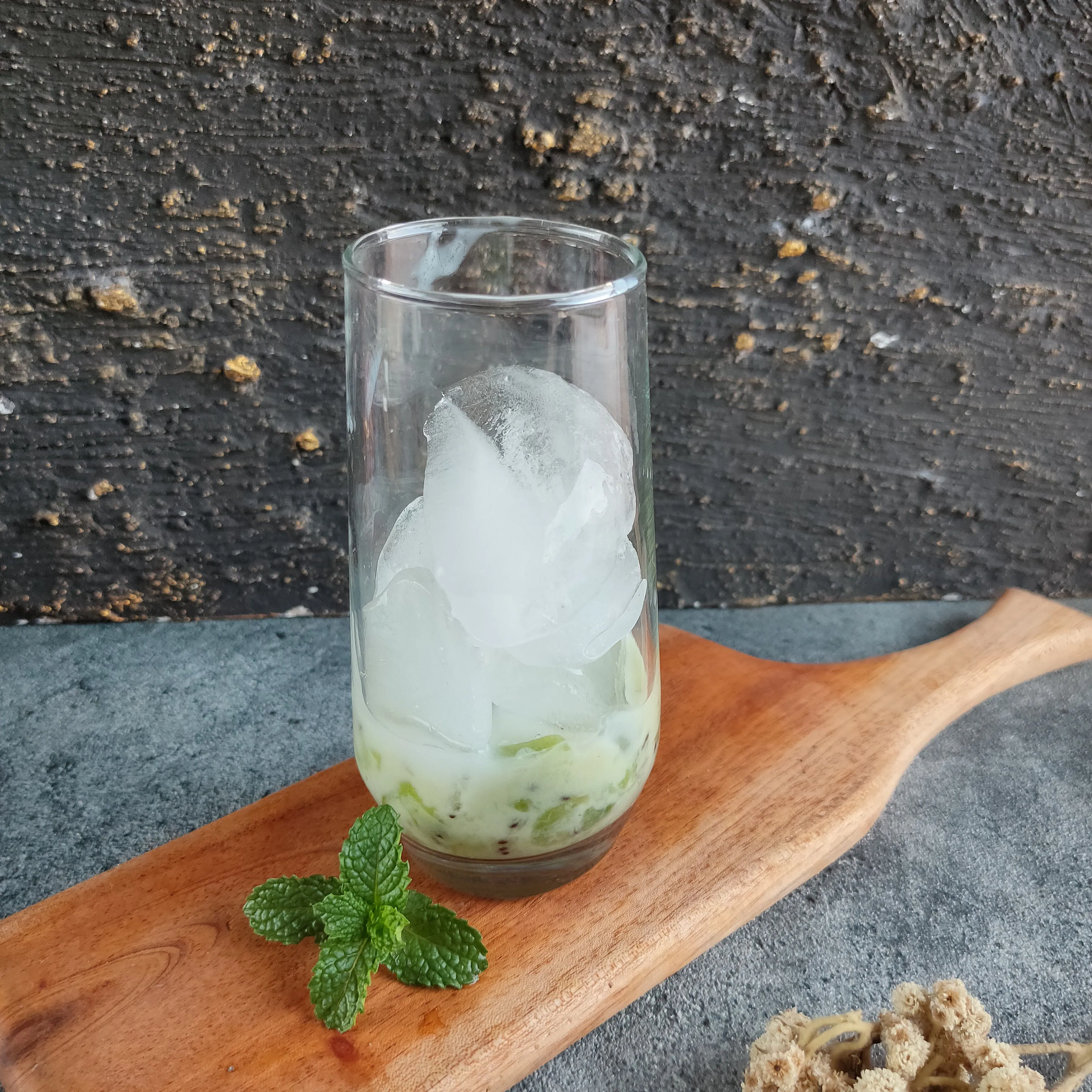 Step 4 Ice Kiwi Yakult