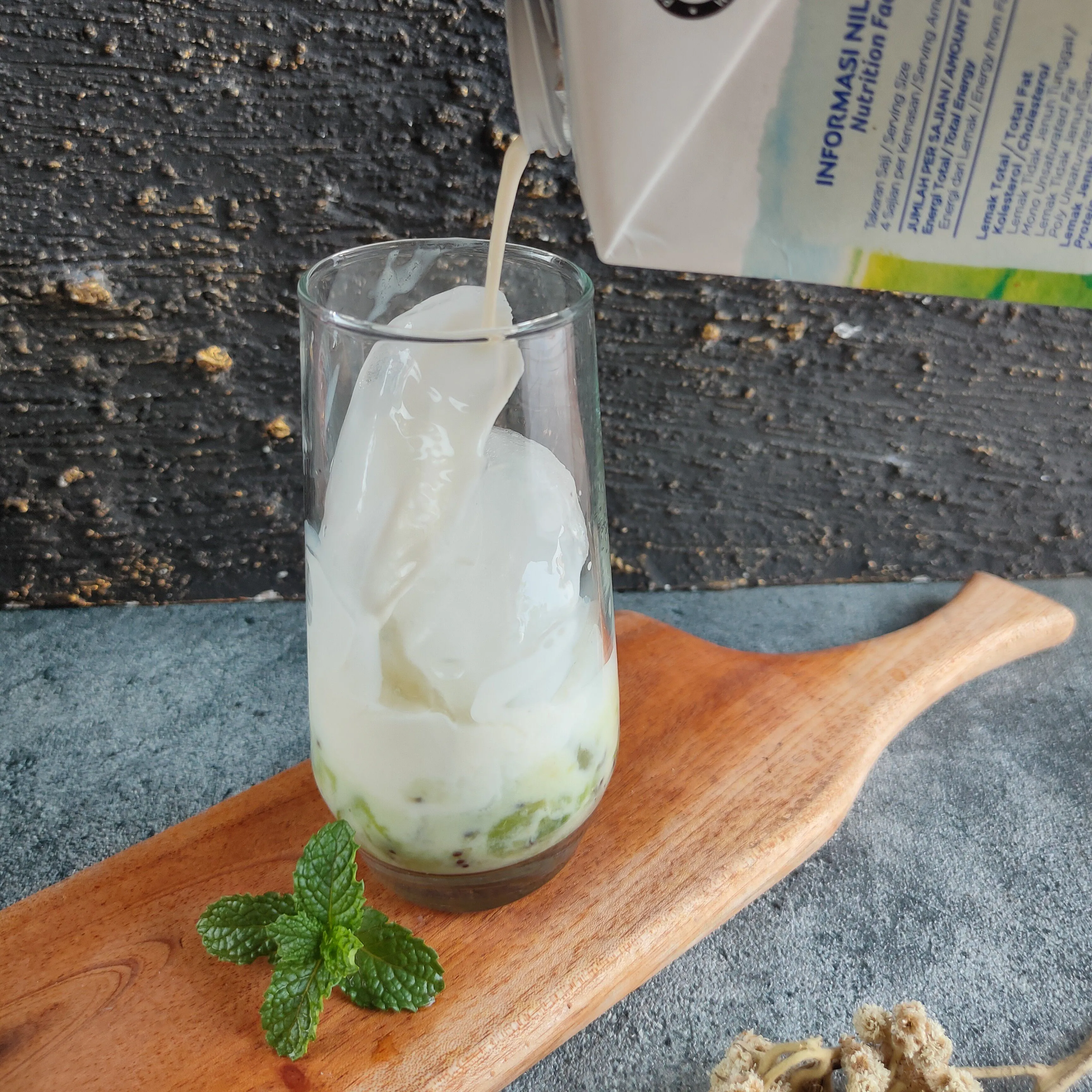 Step 5 Ice Kiwi Yakult