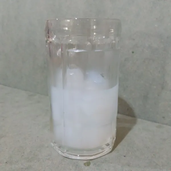 Masukkan nata de coco.