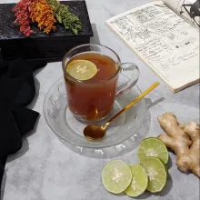 Sajikan dengan 1 iris perasan jeruk nipis dan 1 iris lagi masukkan ke dalam gelas.