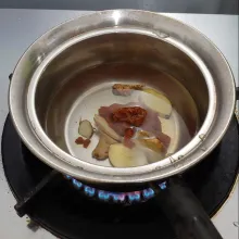 Masukkan semua bahan ke dalam panci (kecuali jeruk nipis), kemudian aduk rata.