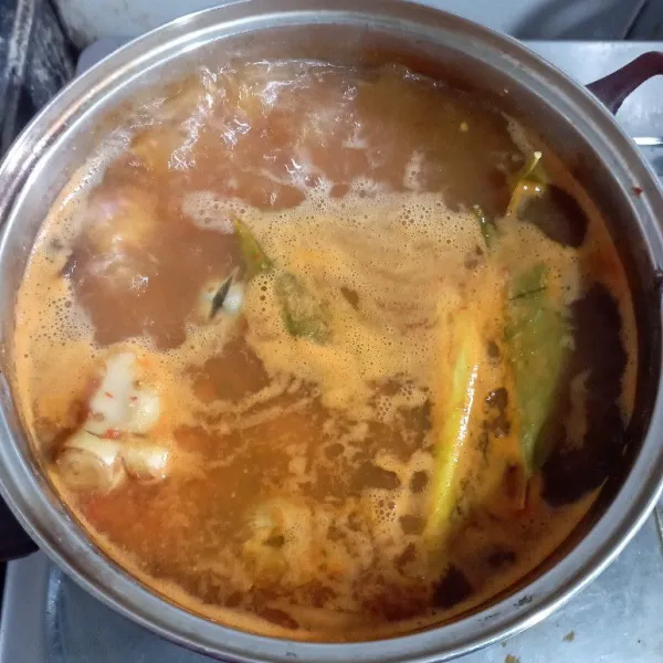 Masak sampai air menyusut.