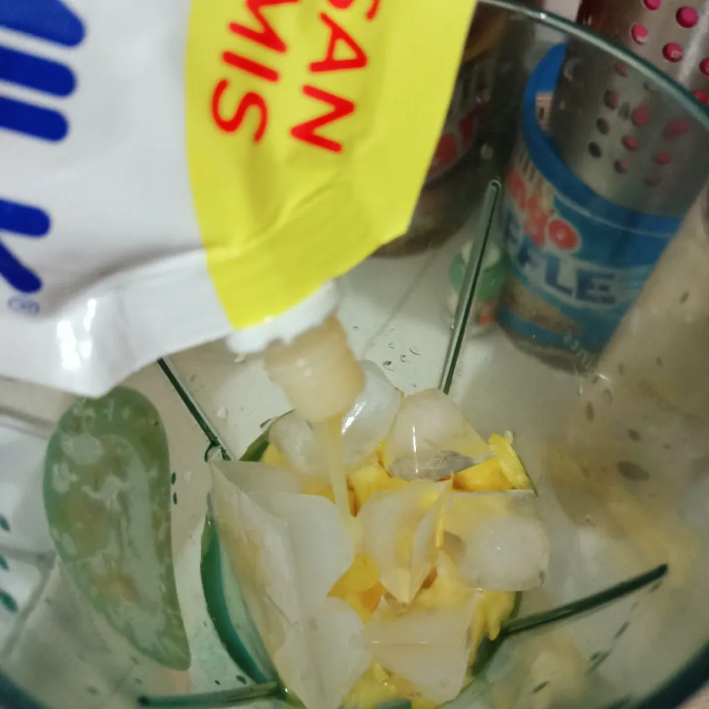 Step 5 Ice Smoothie Pineapple